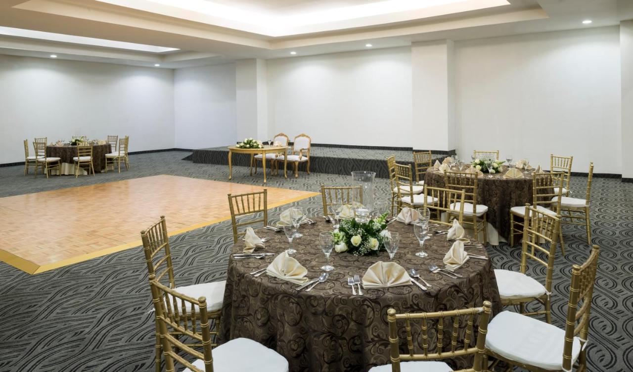 墨西卡利皇家酒店 外观 照片 The ballroom