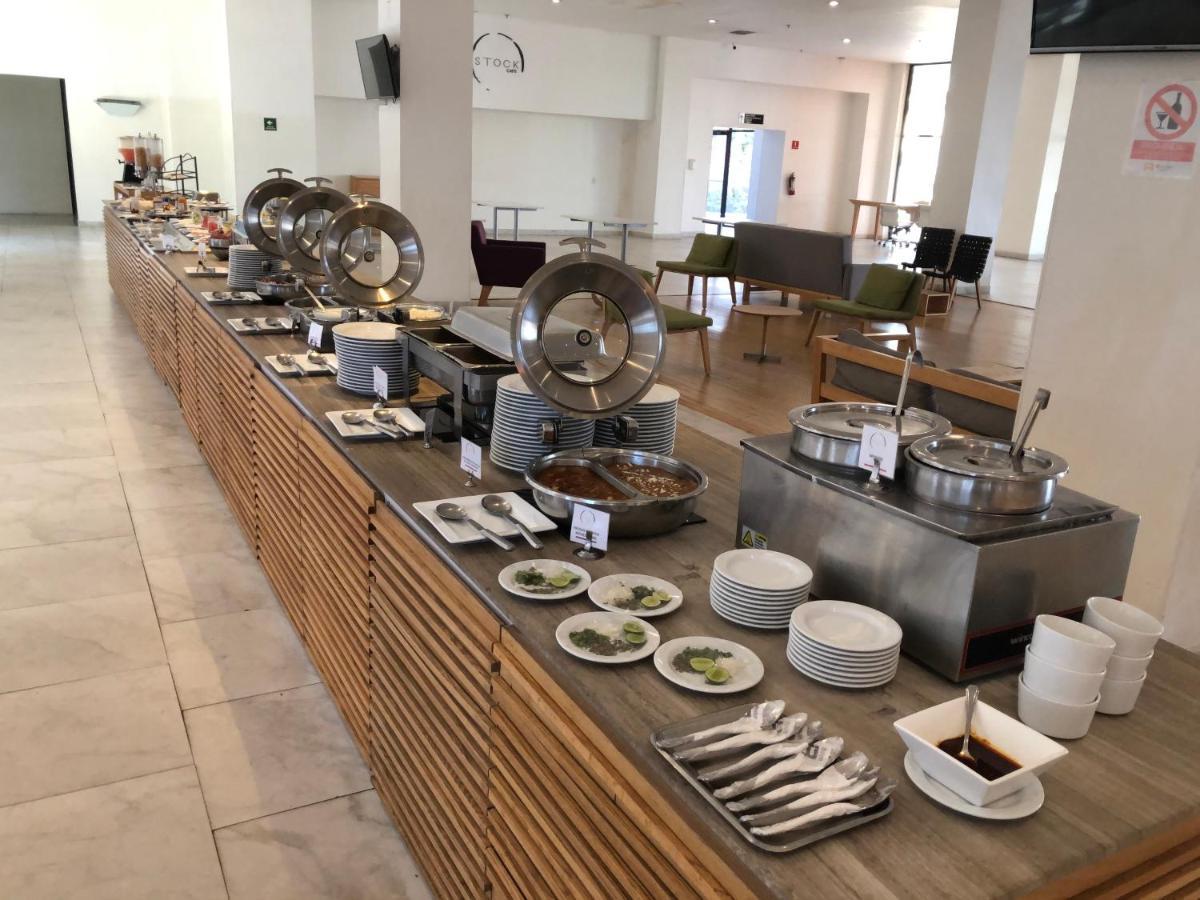 墨西卡利皇家酒店 外观 照片 A buffet at a hotel