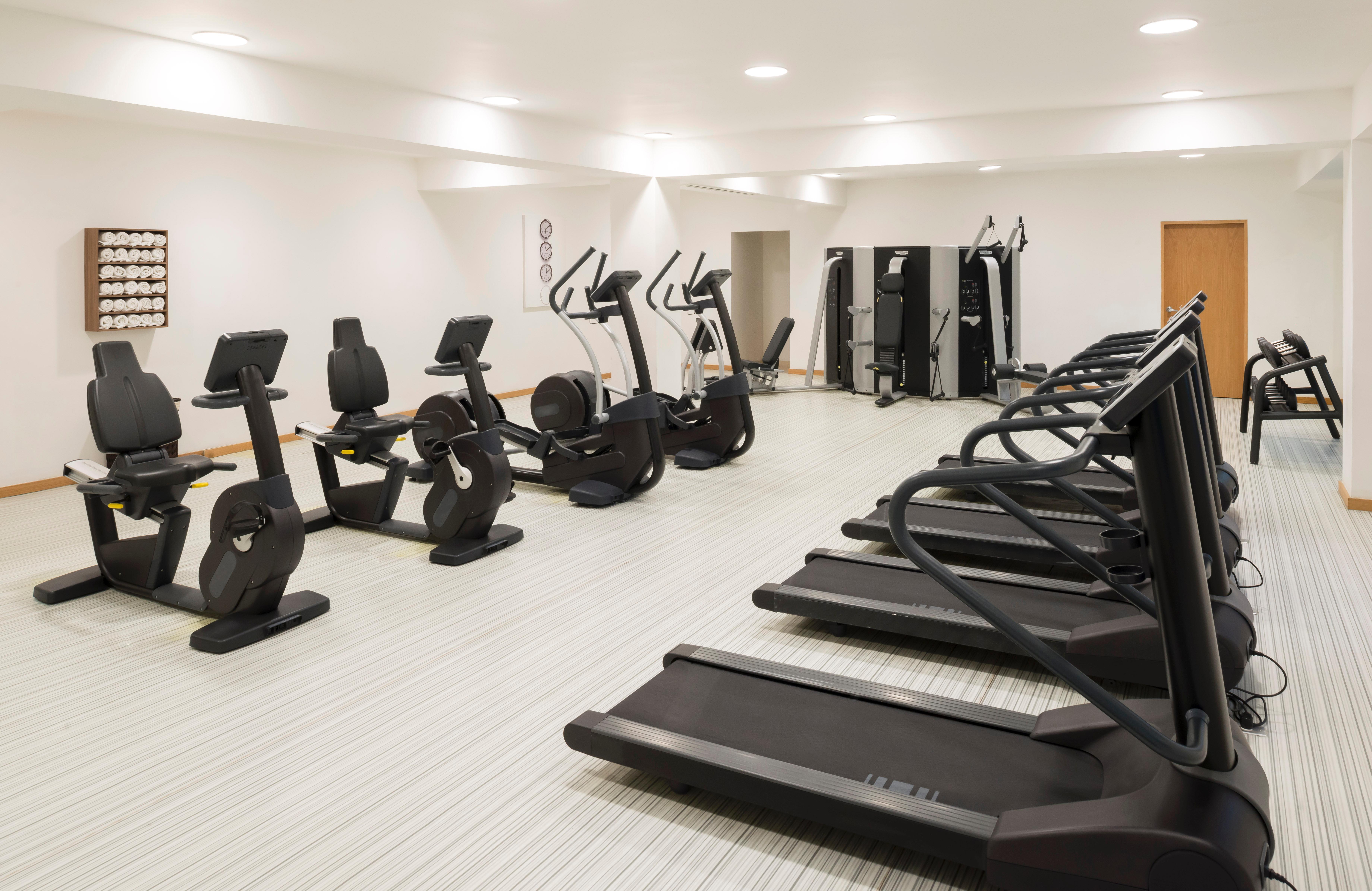 墨西卡利皇家酒店 外观 照片 A gym at a hotel