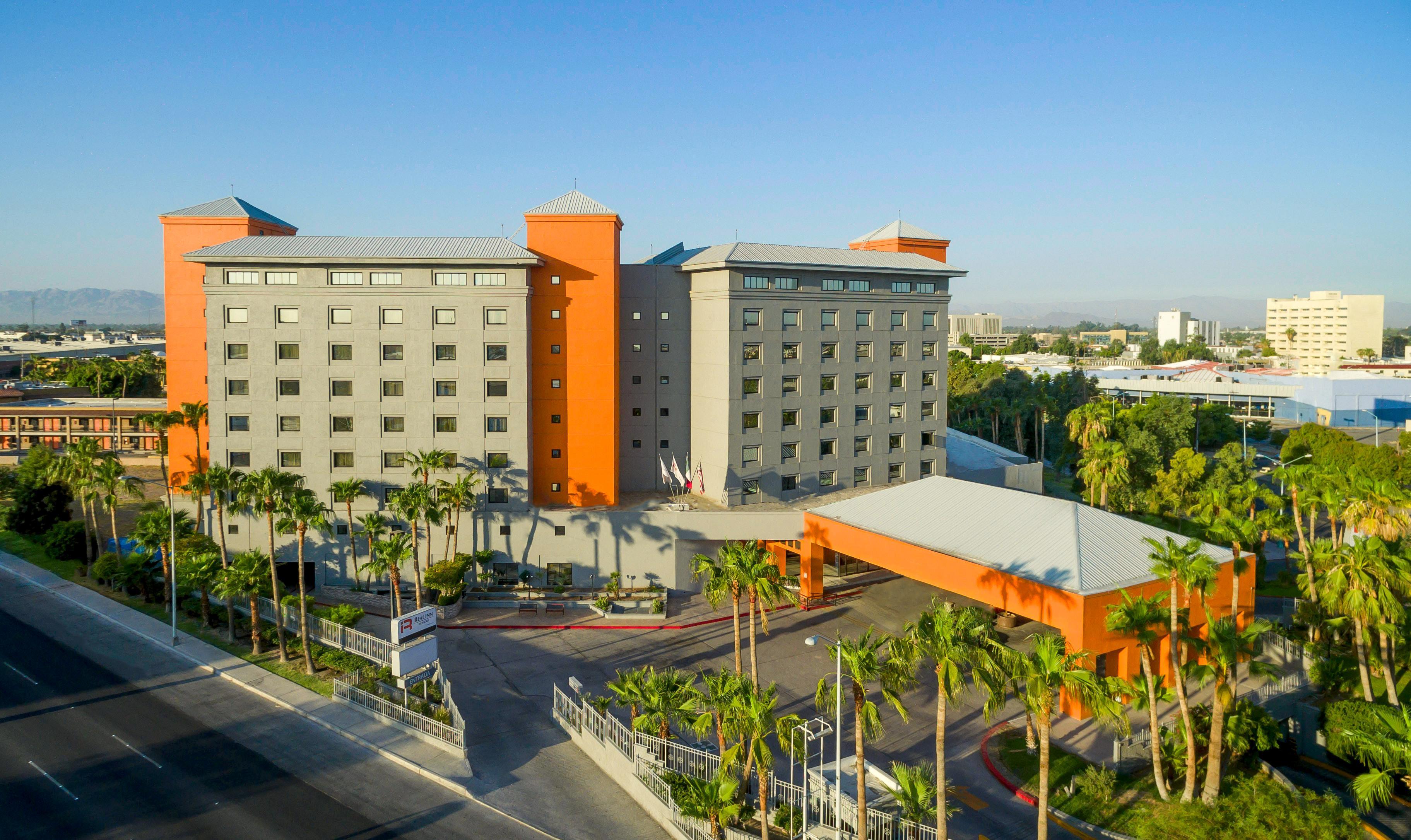 墨西卡利皇家酒店 外观 照片 The new residence halls at the University of Arizona