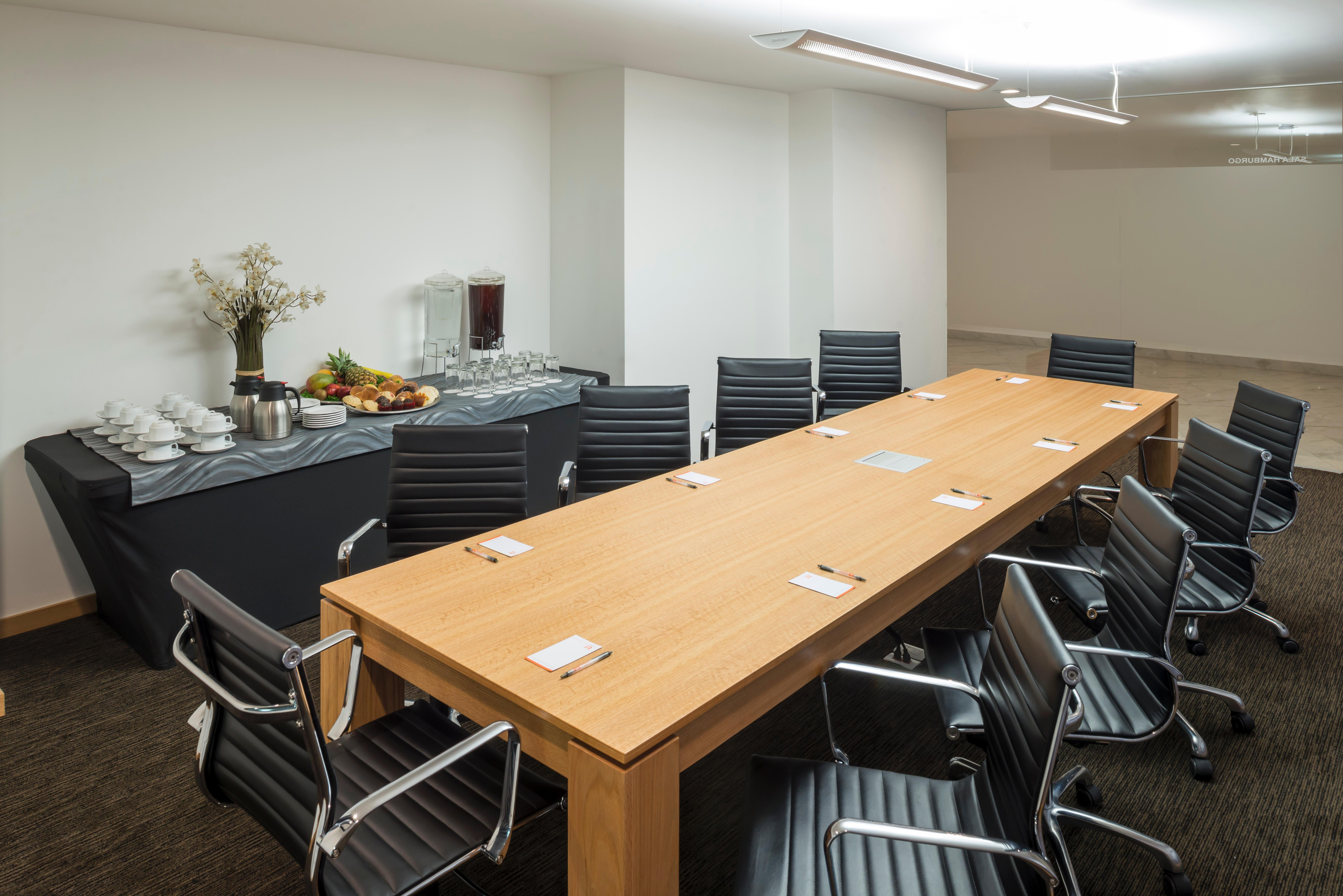 墨西卡利皇家酒店 外观 照片 A meeting room at the London School of Economics