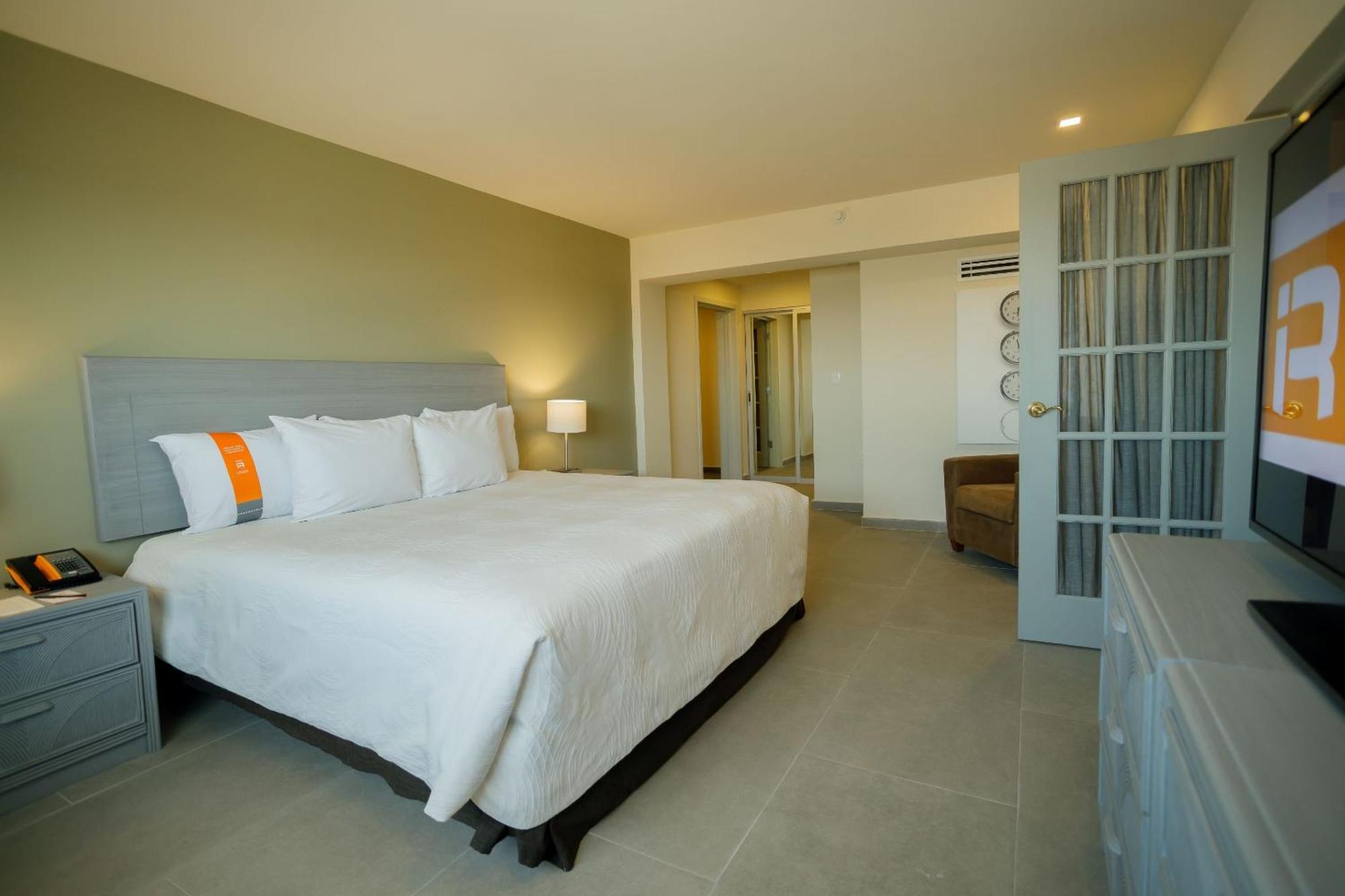墨西卡利皇家酒店 外观 照片 A bedroom at the hotel