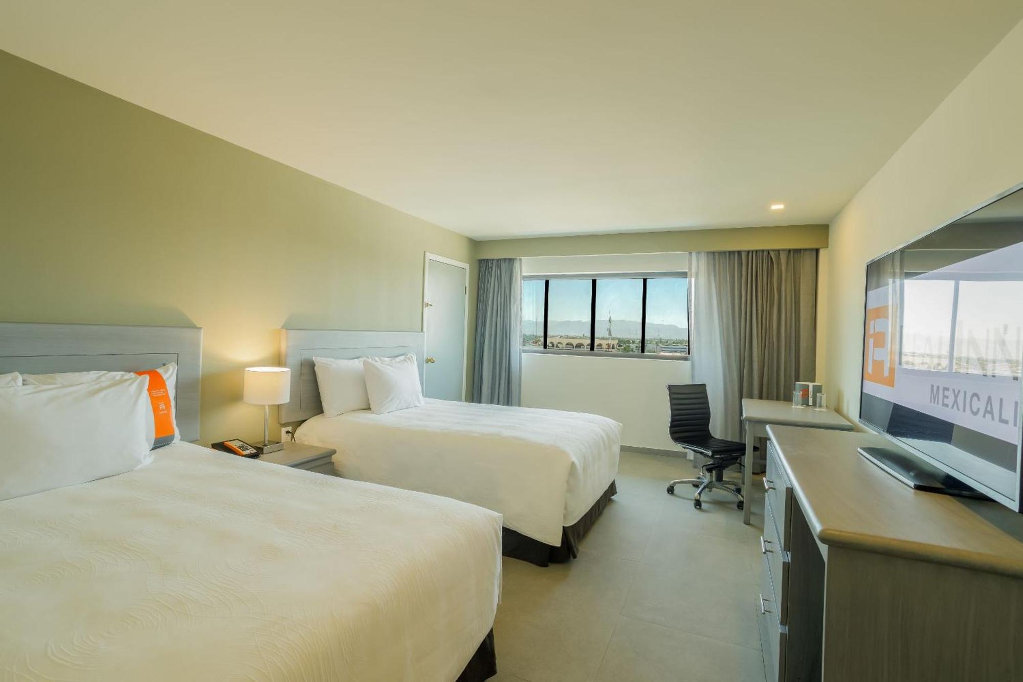 墨西卡利皇家酒店 外观 照片 A room at the Hilton Garden Inn